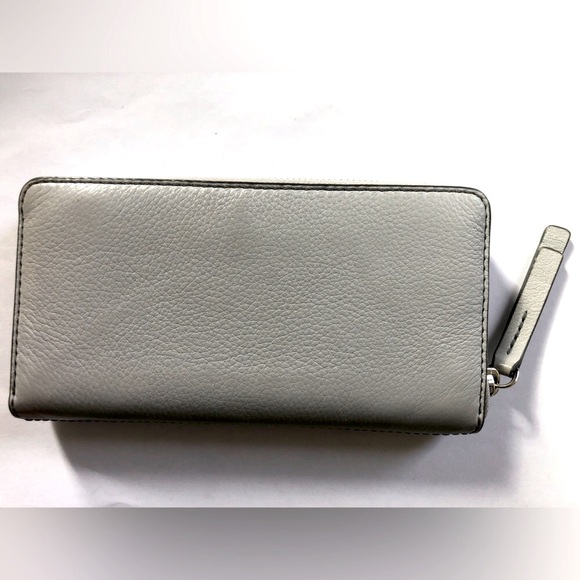 Marc Jacobs Leather Light Grey Zipper Around Wallet - Picture 2 of 5